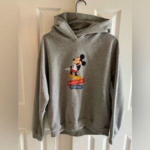 Uniqlo Mickey oversized M size 
Women sweatshirt